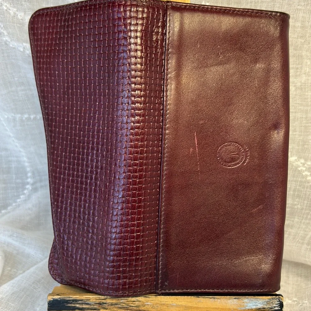 Levenger made in USA. Vintage leather almost new wallet